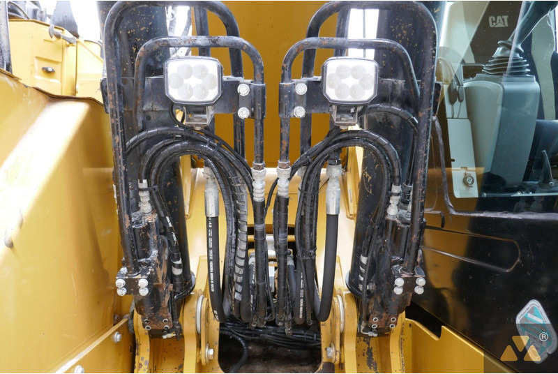 Crawler excavator Caterpillar 325F LCR: picture 15
