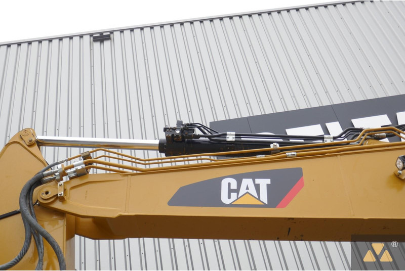 Crawler excavator Caterpillar 325F LCR: picture 14