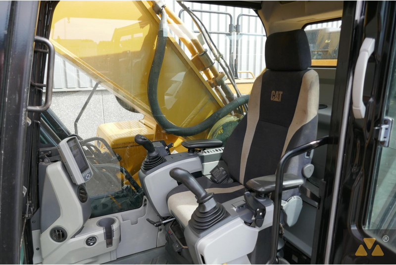 Crawler excavator Caterpillar 352F: picture 7