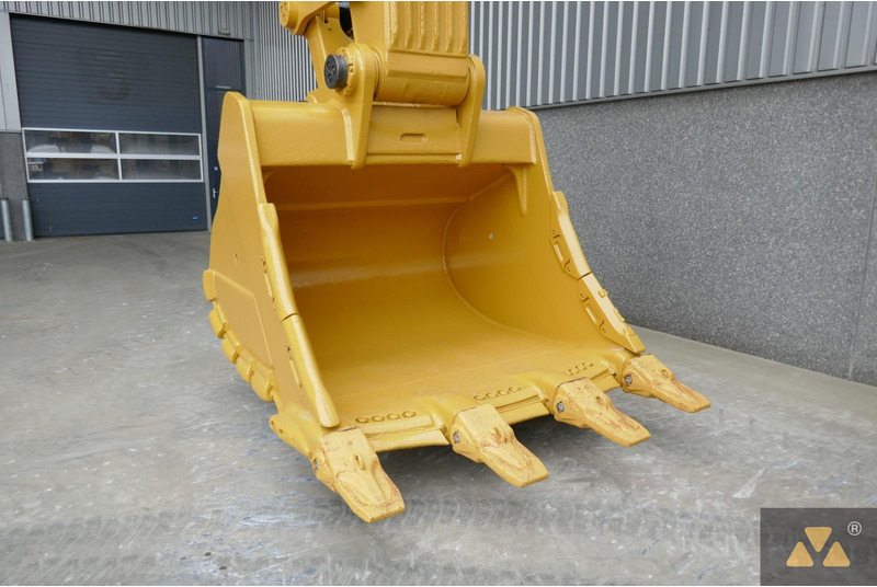 Crawler excavator Caterpillar 390F LME: picture 6