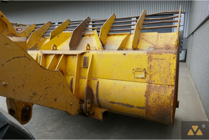 Wheel loader Caterpillar 966K: picture 17