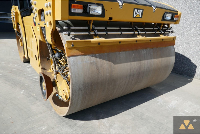 Roller Caterpillar CB13: picture 10