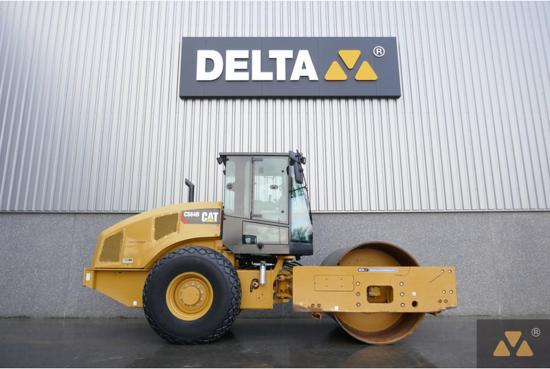 Caterpillar CS64B - Roller: picture 2 Caterpillar CS64B - Roller: picture 2