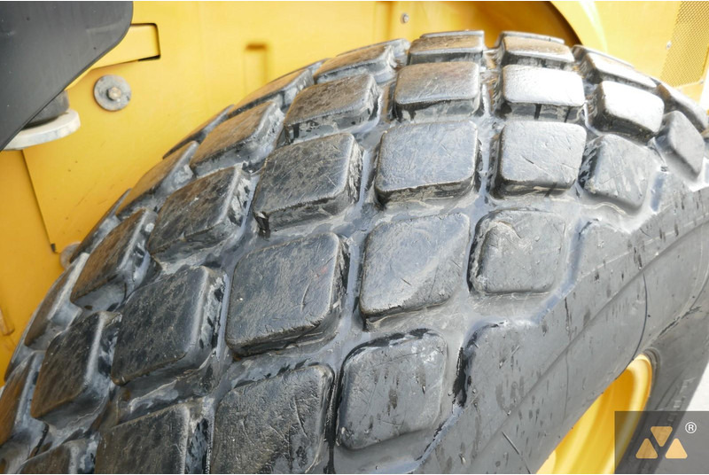 Roller Caterpillar CS66B: picture 13