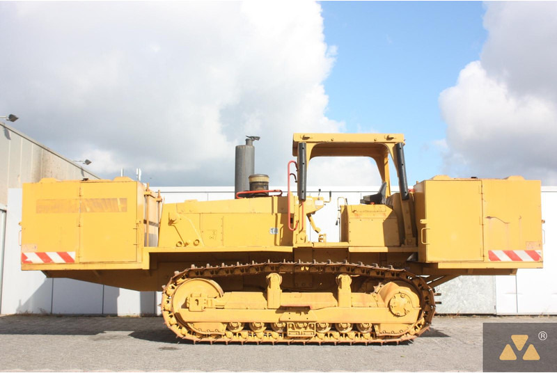 Caterpillar D6E Fuel tanker - Tank truck: picture 1 Caterpillar D6E Fuel tanker - Tank truck: picture 1