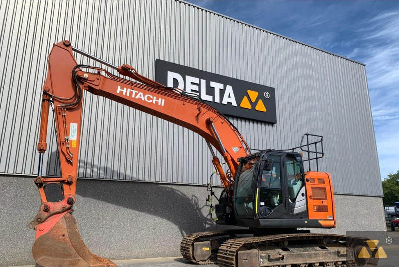 Hitachi ZX225USLC-6 - Crawler excavator: picture 3 Hitachi ZX225USLC-6 - Crawler excavator: picture 3
