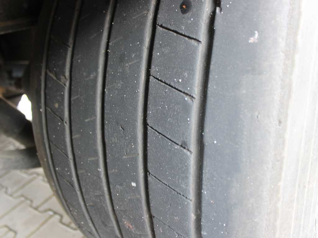 Curtainsider semi-trailer Krone SD, LOWDECK, LIFTING AXLE, MULTILOCK, LIFTING ROOF: picture 10 Curtainsider semi-trailer Krone SD, LOWDECK, LIFTING AXLE, MULTILOCK, LIFTING ROOF: picture 10