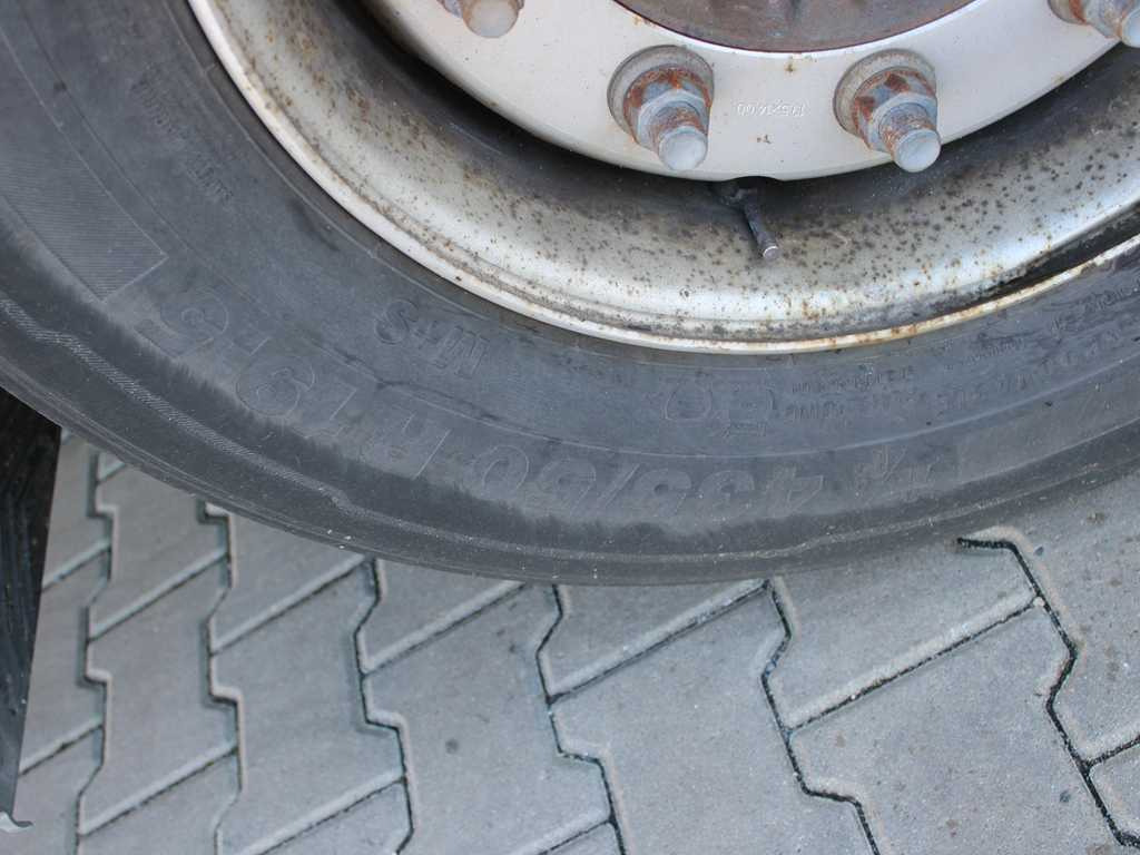 Curtainsider semi-trailer Krone SD, LOWDECK, LIFTING AXLE, MULTILOCK, LIFTING ROOF: picture 9 Curtainsider semi-trailer Krone SD, LOWDECK, LIFTING AXLE, MULTILOCK, LIFTING ROOF: picture 9