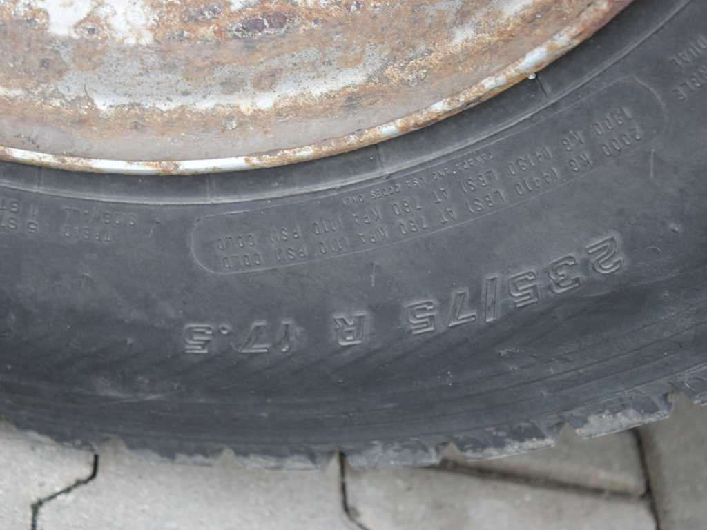 Box truck Renault MIDLUM 160.10, EURO 4, HYDRAULIC FRONT, TIRE 80%: picture 15 Box truck Renault MIDLUM 160.10, EURO 4, HYDRAULIC FRONT, TIRE 80%: picture 15