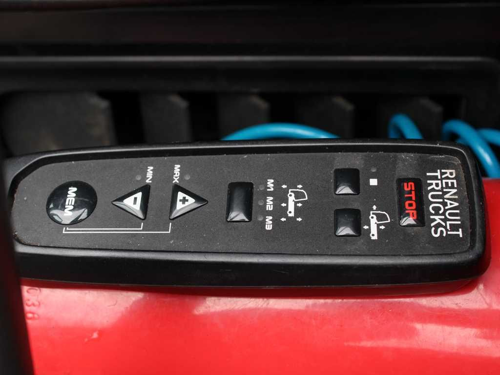 Tractor unit Renault T460, LOWDECK, EURO 6, PNEU 80%: picture 7