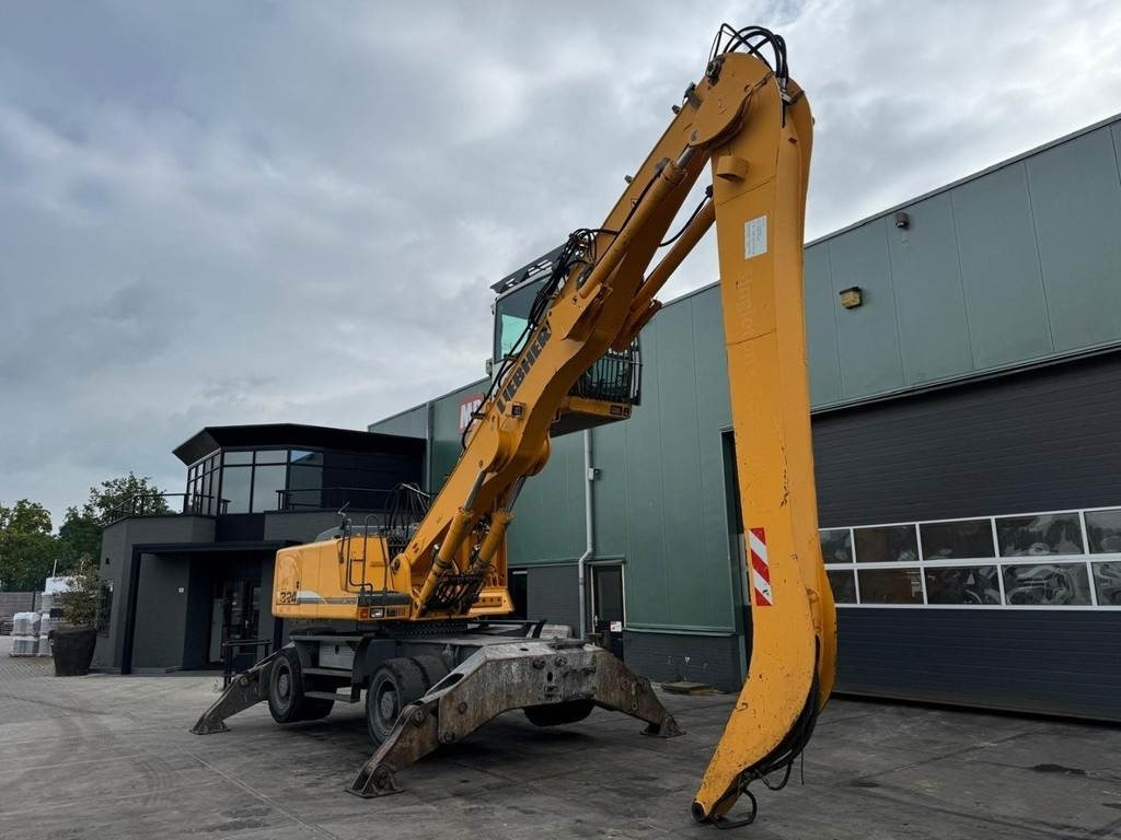 Waste/ Industry handler Liebherr A 924 C: picture 6