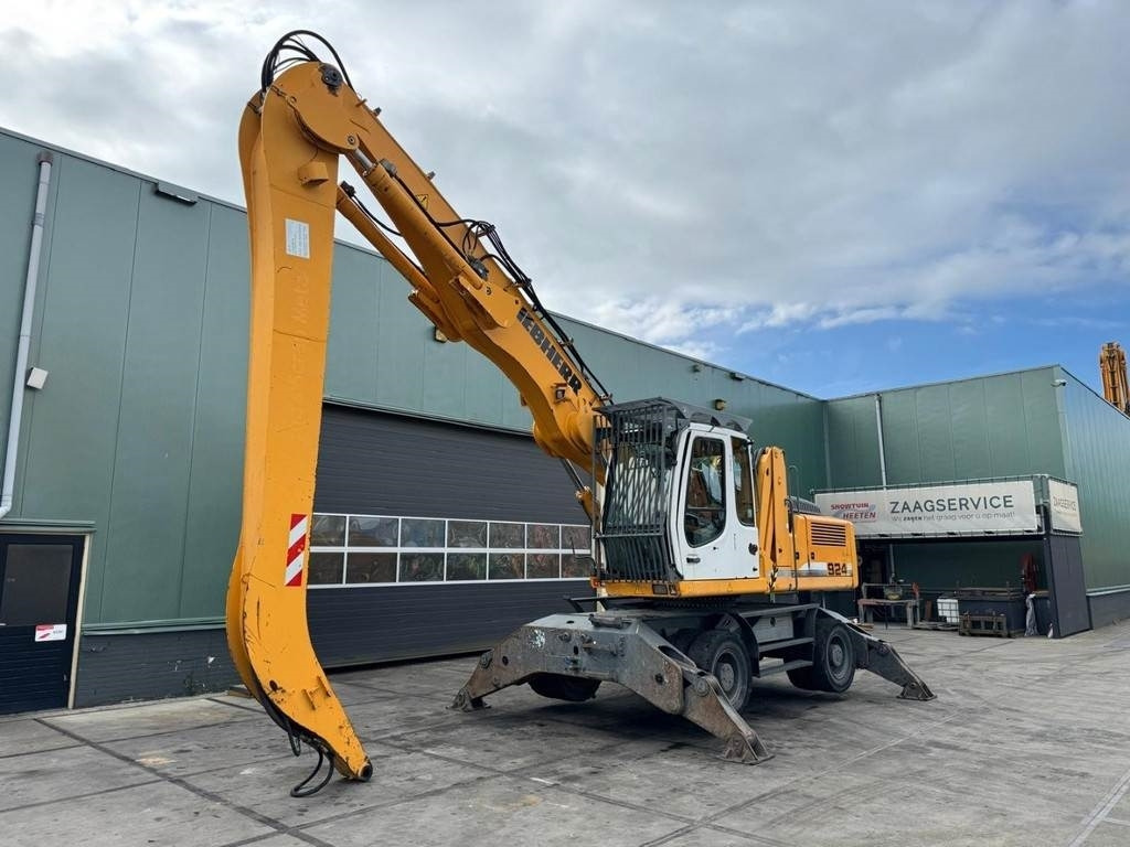 Waste/ Industry handler Liebherr A 924 C: picture 8
