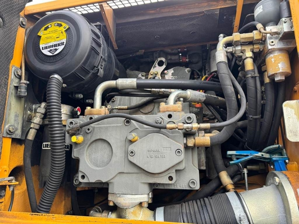 Waste/ Industry handler Liebherr A 924 C: picture 17