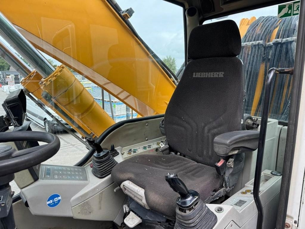 Waste/ Industry handler Liebherr A 924 C: picture 11