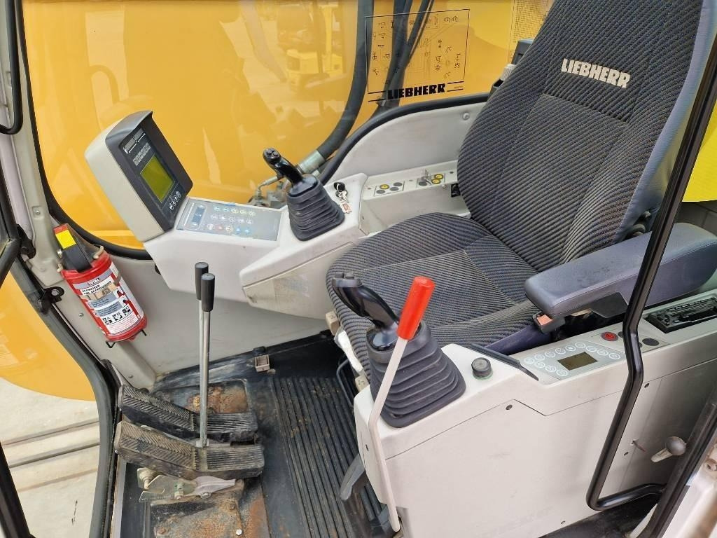 Waste/ Industry handler Liebherr R954C EW: picture 16