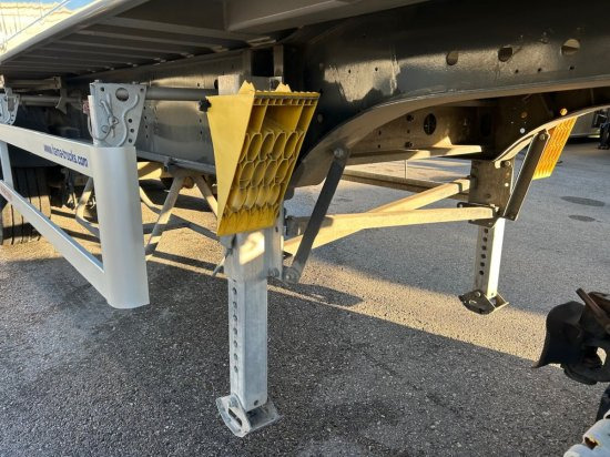 Tipper semi-trailer Kempf SKM AK 39 Alu-Kastenmulde 55m³ Rollplane: picture 14 Tipper semi-trailer Kempf SKM AK 39 Alu-Kastenmulde 55m³ Rollplane: picture 14