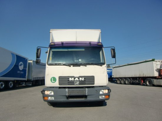 MAN LE 8.220 4x2 BL Planenaufbau + Anhänger Komplettzug - Curtainsider truck: picture 2 MAN LE 8.220 4x2 BL Planenaufbau + Anhänger Komplettzug - Curtainsider truck: picture 2