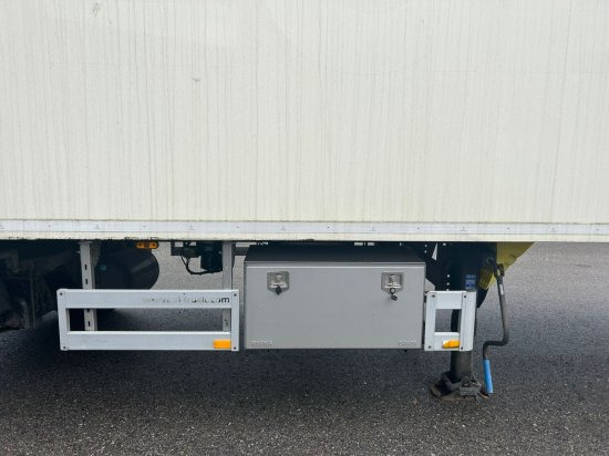Closed box semi-trailer Pacton TRD 345, 3-Achs Rollboden, Kofferauflieger, Förderband, 2xLenkachse!: picture 9 Closed box semi-trailer Pacton TRD 345, 3-Achs Rollboden, Kofferauflieger, Förderband, 2xLenkachse!: picture 9