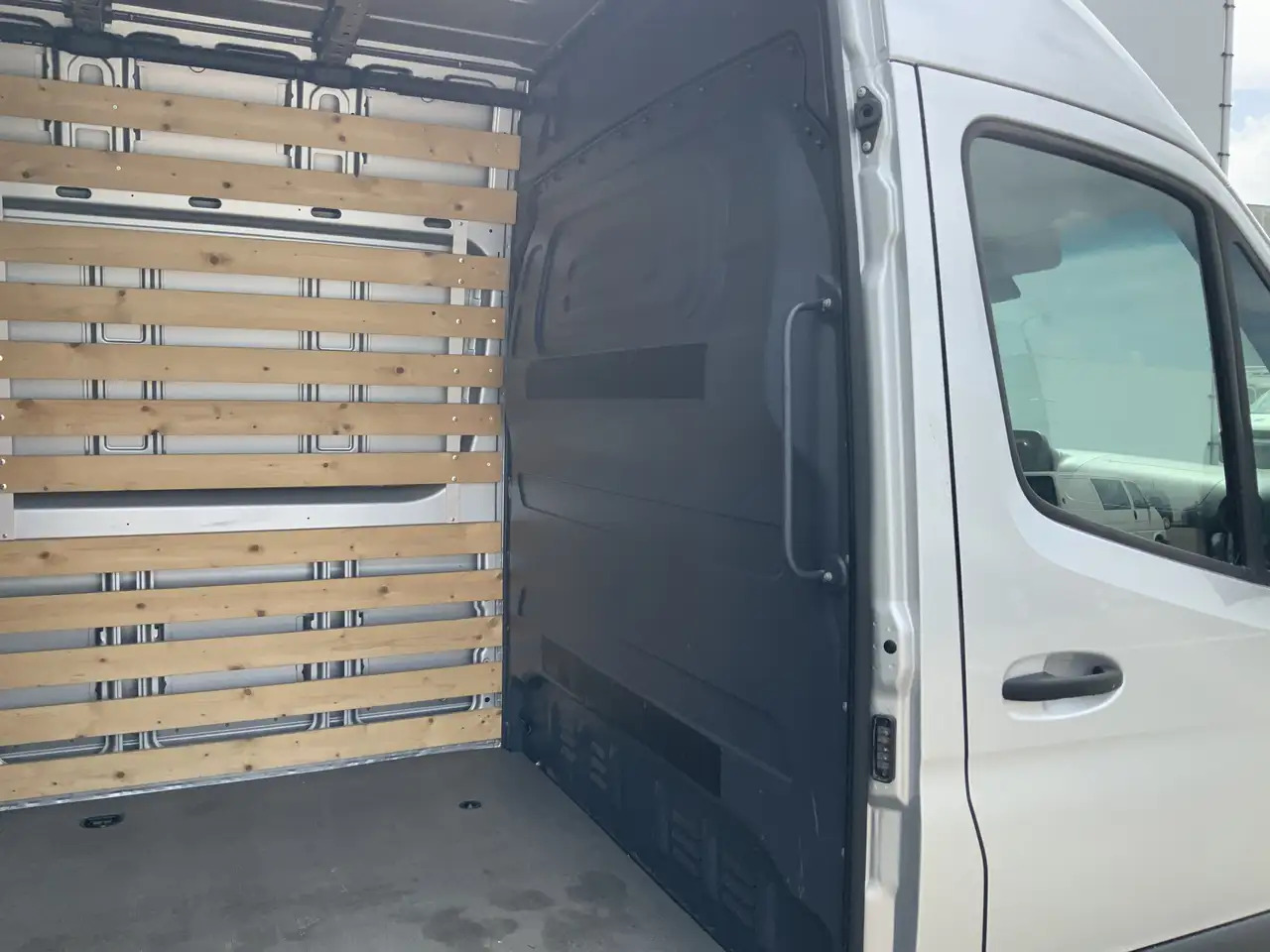 Panel van Mercedes-Benz Sprinter 315 1.9 CDI L2H2 Automaat 3 Zits Airco Navi Camera: picture 22 Panel van Mercedes-Benz Sprinter 315 1.9 CDI L2H2 Automaat 3 Zits Airco Navi Camera: picture 22