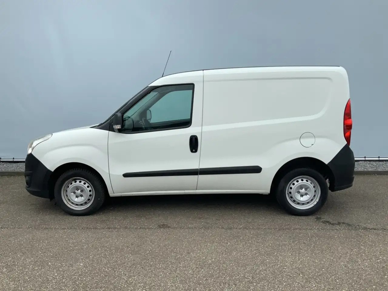 Opel Combo 1.3 CDTi L1H1 ecoFLEX Selection Airco Trekhaak 100 - Small van: picture 4 Opel Combo 1.3 CDTi L1H1 ecoFLEX Selection Airco Trekhaak 100 - Small van: picture 4