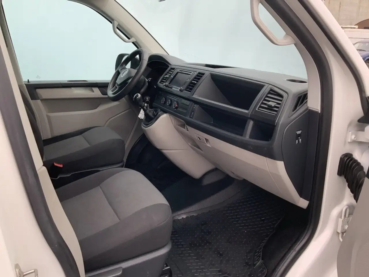 Volkswagen T6 Transporter 2.0 TDI L1H1 Comfortline Airco Navi Trekhaak 2200 - Other machinery: picture 5 Volkswagen T6 Transporter 2.0 TDI L1H1 Comfortline Airco Navi Trekhaak 2200 - Other machinery: picture 5