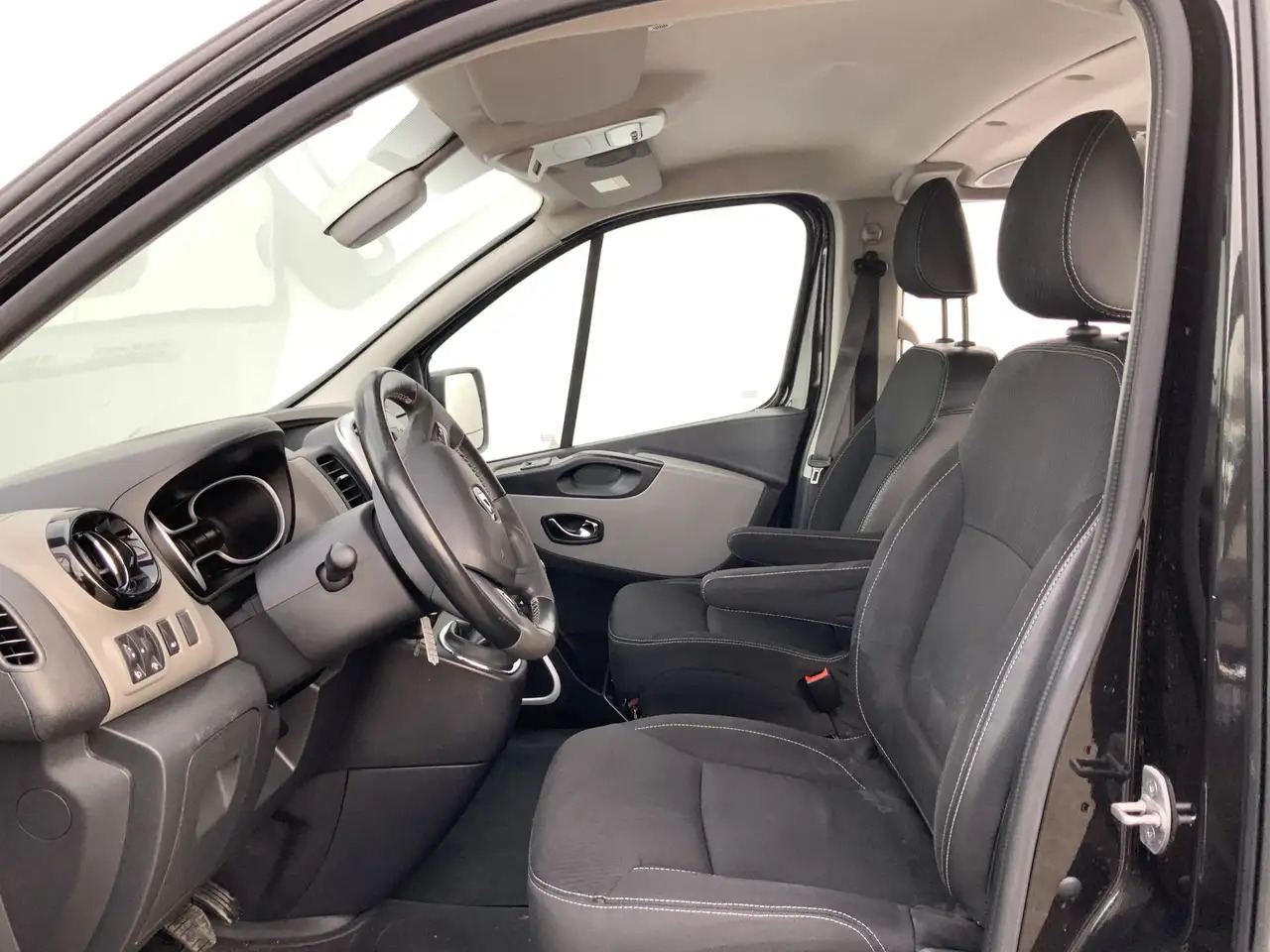 Renault Trafic 1.6 dCi T29 L2H1 Dub Cab Dub Schuifdeuren Airco Cr - Combi van: picture 4 Renault Trafic 1.6 dCi T29 L2H1 Dub Cab Dub Schuifdeuren Airco Cr - Combi van: picture 4