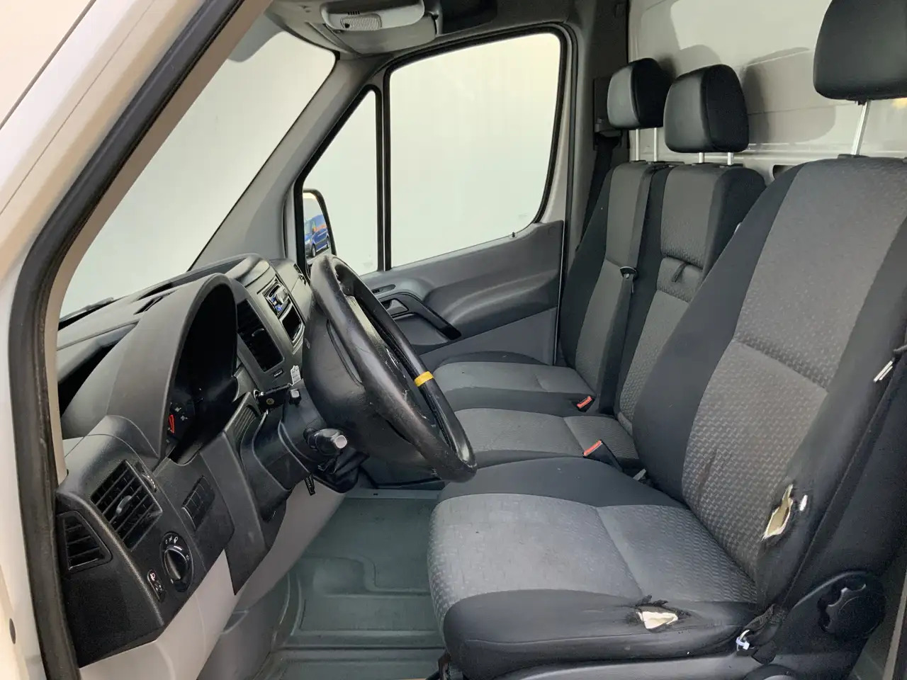 Volkswagen Crafter 35 2.0 TDI L3H1 Glasresteel Airco Cruise 3 Zits UI - Box van, Utility/ Special vehicle: picture 3 Volkswagen Crafter 35 2.0 TDI L3H1 Glasresteel Airco Cruise 3 Zits UI - Box van, Utility/ Special vehicle: picture 3