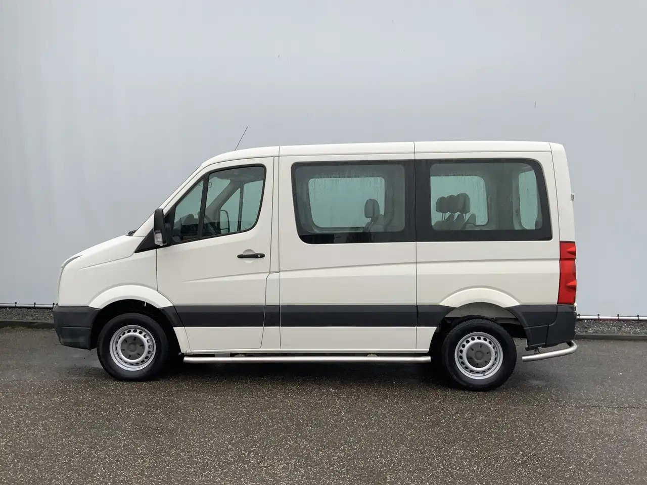 Volkswagen Crafter 35 2.5 TDI 9 persoons L1H1 Airco Side Bar Euro 4 - Passenger van: picture 4 Volkswagen Crafter 35 2.5 TDI 9 persoons L1H1 Airco Side Bar Euro 4 - Passenger van: picture 4