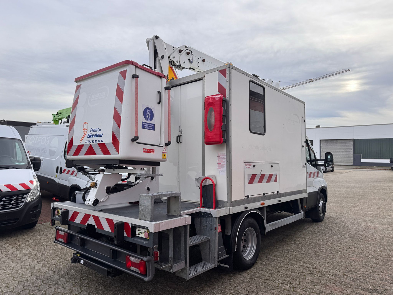 IVECO Daily 70C18 Hubarbeitsbühne Steiger France Elevateur 172 CPL EURO 6C - Truck mounted aerial platform: picture 4 IVECO Daily 70C18 Hubarbeitsbühne Steiger France Elevateur 172 CPL EURO 6C - Truck mounted aerial platform: picture 4