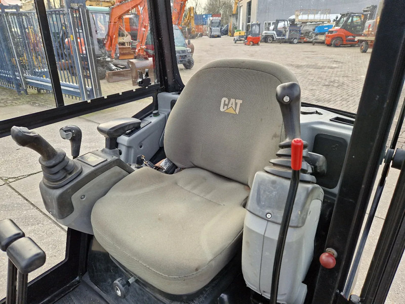 Mini excavator Caterpillar 301.7D with low hours!: picture 11