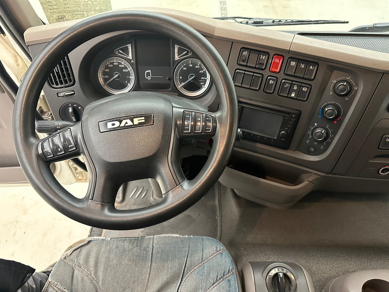 Curtainsider truck DAF CF 290: picture 16