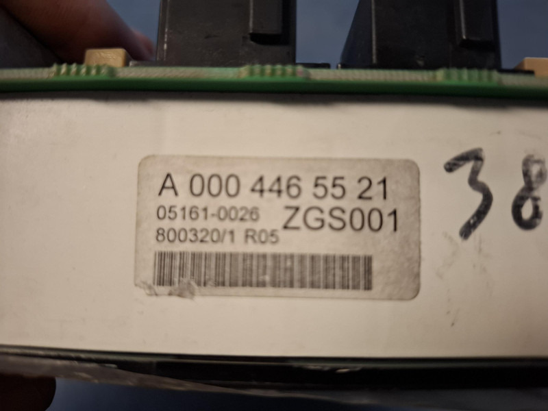 Mercedes-Benz A0004465521 Toerenteller A0004465521 - Dashboard for Truck: picture 4 Mercedes-Benz A0004465521 Toerenteller A0004465521 - Dashboard for Truck: picture 4