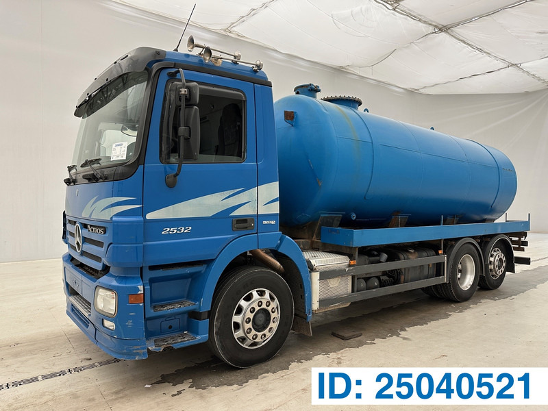 Mercedes-Benz Actros 2532 - 6x2 - Tank truck: picture 1 Mercedes-Benz Actros 2532 - 6x2 - Tank truck: picture 1