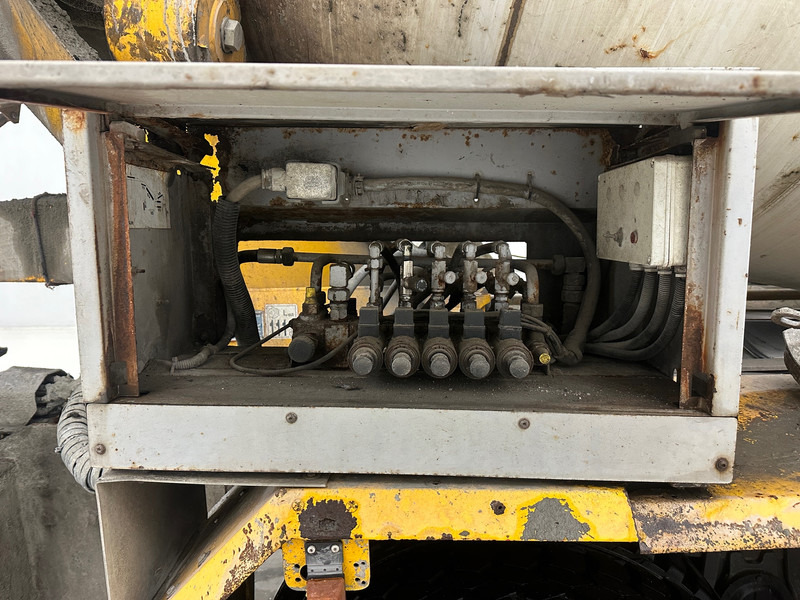 Mercedes-Benz Actros 3241 - 8x4* - Concrete mixer truck: picture 5 Mercedes-Benz Actros 3241 - 8x4* - Concrete mixer truck: picture 5