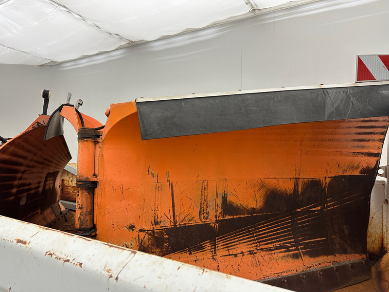 Mercedes-Benz Axor 1833 - 4x4 - Tipper: picture 4 Mercedes-Benz Axor 1833 - 4x4 - Tipper: picture 4