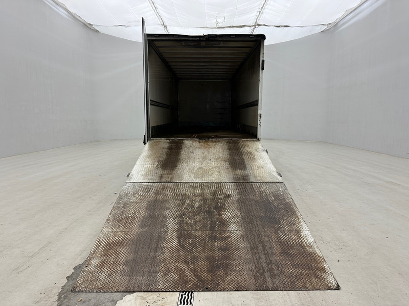 Mercedes-Benz Axor 1833 - Box truck: picture 5 Mercedes-Benz Axor 1833 - Box truck: picture 5