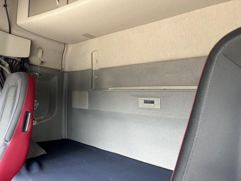 Tractor unit Volvo FH13.420 Globetrotter - ADR: picture 10