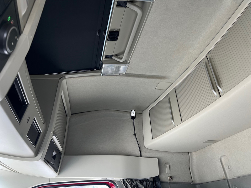 Tractor unit Volvo FH13.420 Globetrotter - ADR: picture 19