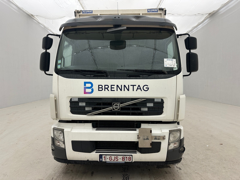 Volvo FE 300 - 6x2 - Curtainsider truck: picture 2 Volvo FE 300 - 6x2 - Curtainsider truck: picture 2
