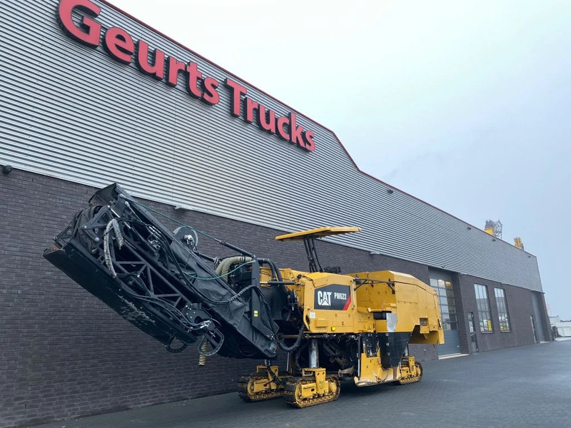 Caterpillar PM622 CRAWLER PROFILER/ASFALTFREESMACHINE/ASPHALTFRÄSEN-MASCHINE - Asphalt machine: picture 3 Caterpillar PM622 CRAWLER PROFILER/ASFALTFREESMACHINE/ASPHALTFRÄSEN-MASCHINE - Asphalt machine: picture 3