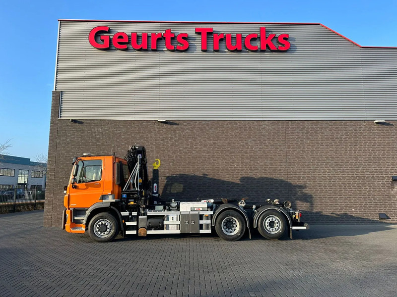 DAF CF 450 6X4H-4 BL + HYVA HAAKARMSYSTEEM + HMF 1320 K2-RCS KRAAN/KRAN/CRANE/GRUA - Hook lift truck, Crane truck: picture 4 DAF CF 450 6X4H-4 BL + HYVA HAAKARMSYSTEEM + HMF 1320 K2-RCS KRAAN/KRAN/CRANE/GRUA - Hook lift truck, Crane truck: picture 4