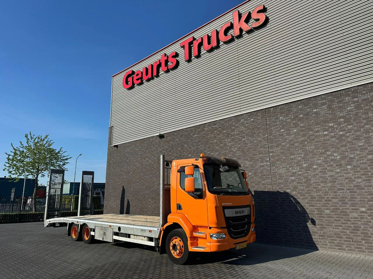 DAF LF OPRIJ 23-82 V OPRIJWAGEN / MACHINE TRANSPORTE - Autotransporter truck: picture 5 DAF LF OPRIJ 23-82 V OPRIJWAGEN / MACHINE TRANSPORTE - Autotransporter truck: picture 5