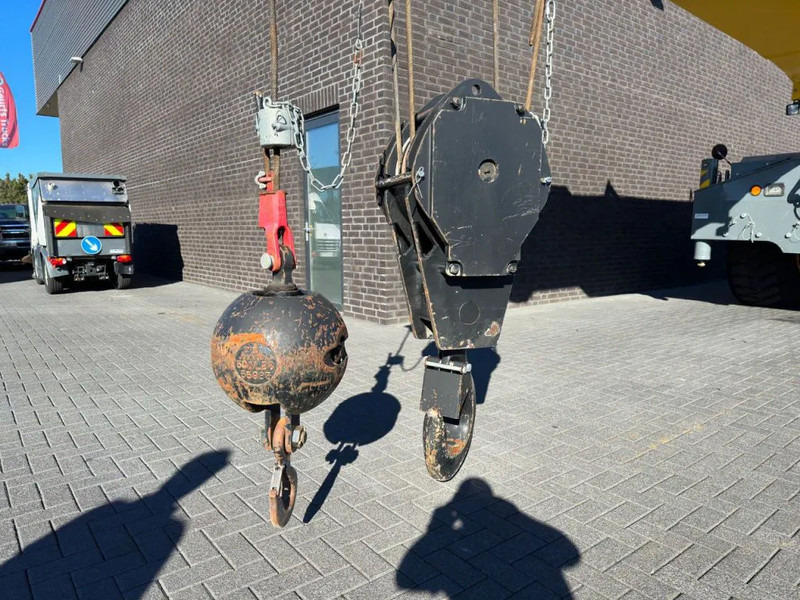 Rough terrain crane Grove RT8100 ROUGH TERRAIN CRANE: picture 14