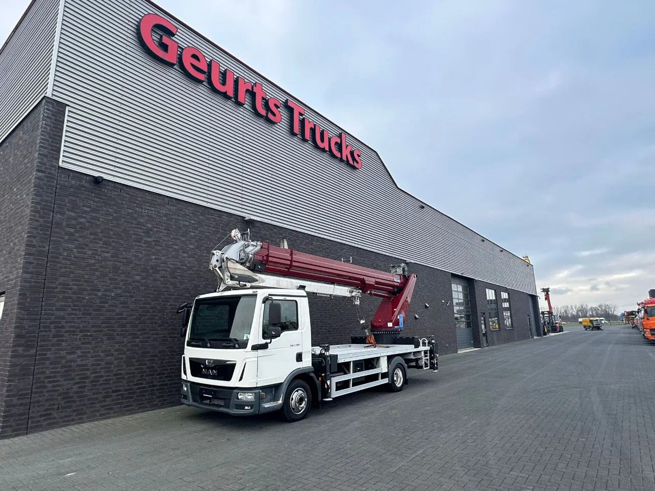 MAN TGL 7.180 4X2 BB BOCKER AK37/4000 + JIB MONTAGEK - Crane truck, Dropside/ Flatbed truck: picture 3 MAN TGL 7.180 4X2 BB BOCKER AK37/4000 + JIB MONTAGEK - Crane truck, Dropside/ Flatbed truck: picture 3