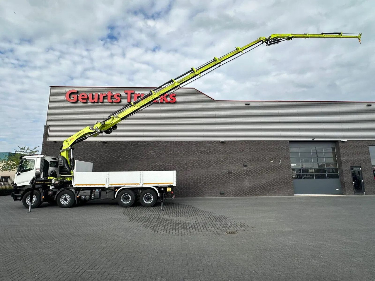 Renault C460 8X4 + HIAB X-HIPRO 548 E-7 MET JIB KRAAN / - Crane truck: picture 1 Renault C460 8X4 + HIAB X-HIPRO 548 E-7 MET JIB KRAAN / - Crane truck: picture 1