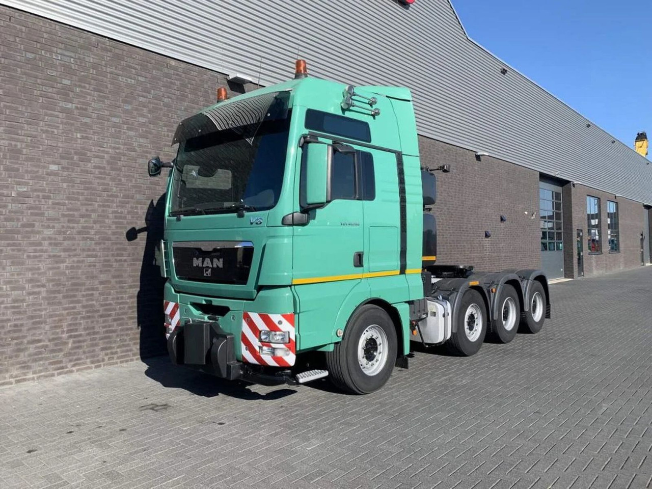 MAN TGX 41.680 V8 8X4 HEAVY DUTY TRACTOR 250 TONS - Tractor unit: picture 2 MAN TGX 41.680 V8 8X4 HEAVY DUTY TRACTOR 250 TONS - Tractor unit: picture 2