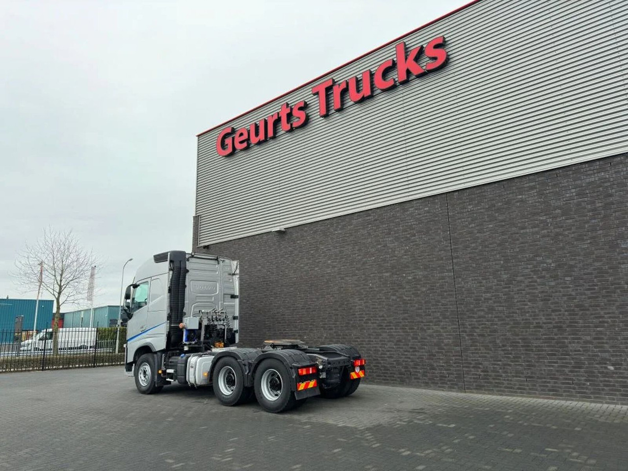 Volvo FH 460 6X4 TREKKER/TRACTOR/SZM EURO 6 HYDRAULIC - Tractor unit: picture 3 Volvo FH 460 6X4 TREKKER/TRACTOR/SZM EURO 6 HYDRAULIC - Tractor unit: picture 3