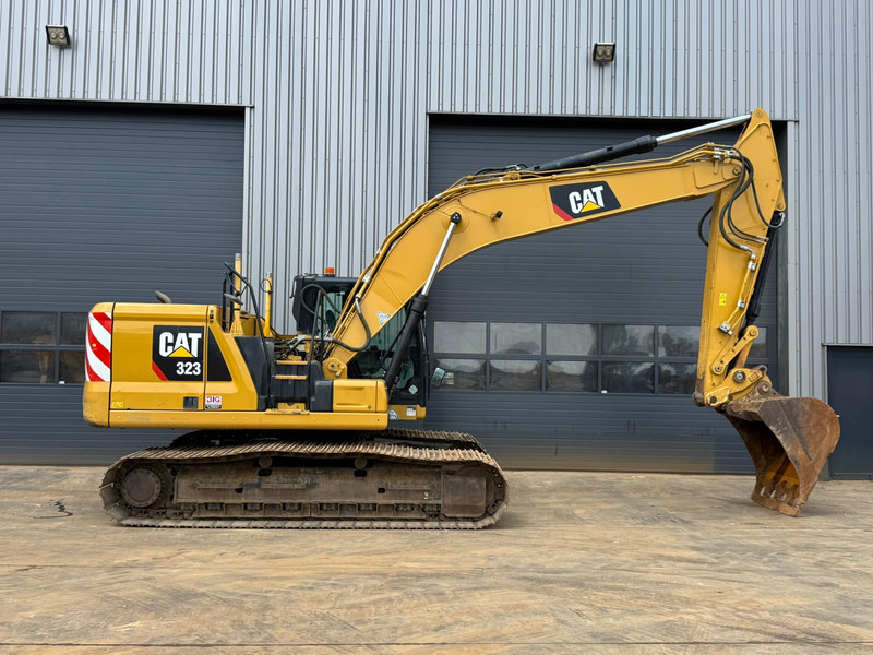 Crawler excavator Caterpillar 323: picture 6