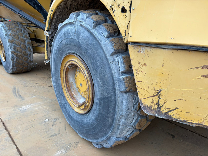 Articulated dumper Caterpillar 745C: picture 13