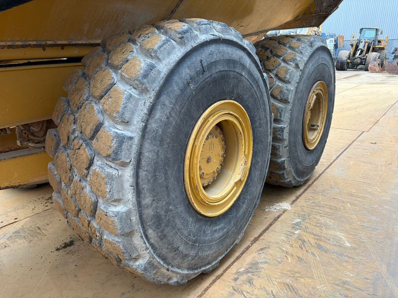 Articulated dumper Caterpillar 745C: picture 11